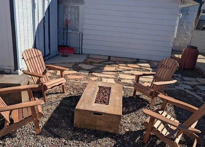 Steps To Coffee & Breweries - Paws & Pines Escape Apartment *