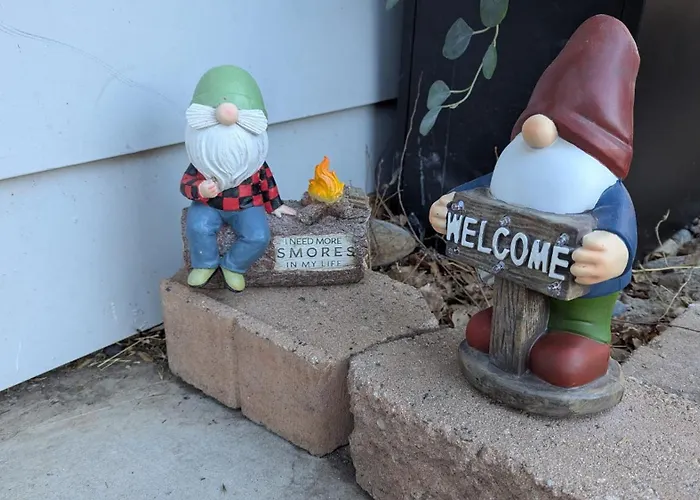 Apartment Steps To Coffee & Breweries - Paws & Pines Escape