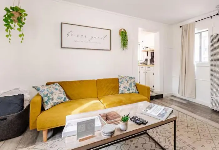 Steps To Coffee & Breweries - Paws & Pines Escape Apartment *